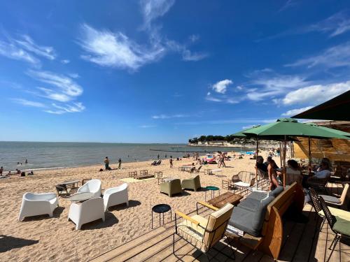 Chambres d’hôtes en Charente-Maritime près de Fouras, Rochefort et La Rochelle. Tarifs, petit-déjeuner inclus, accès facile et réservation directe.