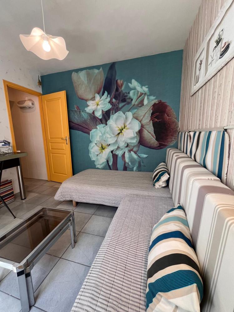Découvrez Les Rieuses, chambre d'hôtes à Fouras-les-Bains en Charente-Maritime. Hébergement tout confort, jardin, Wi-Fi, proche des plages, du Fort Boyard, de Rochefort et de La Rochelle.